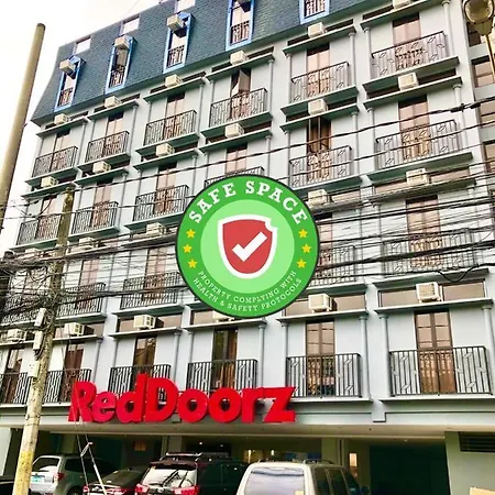 Reddoorz Plus @ Jardin Suites Guadalupe Nuevo